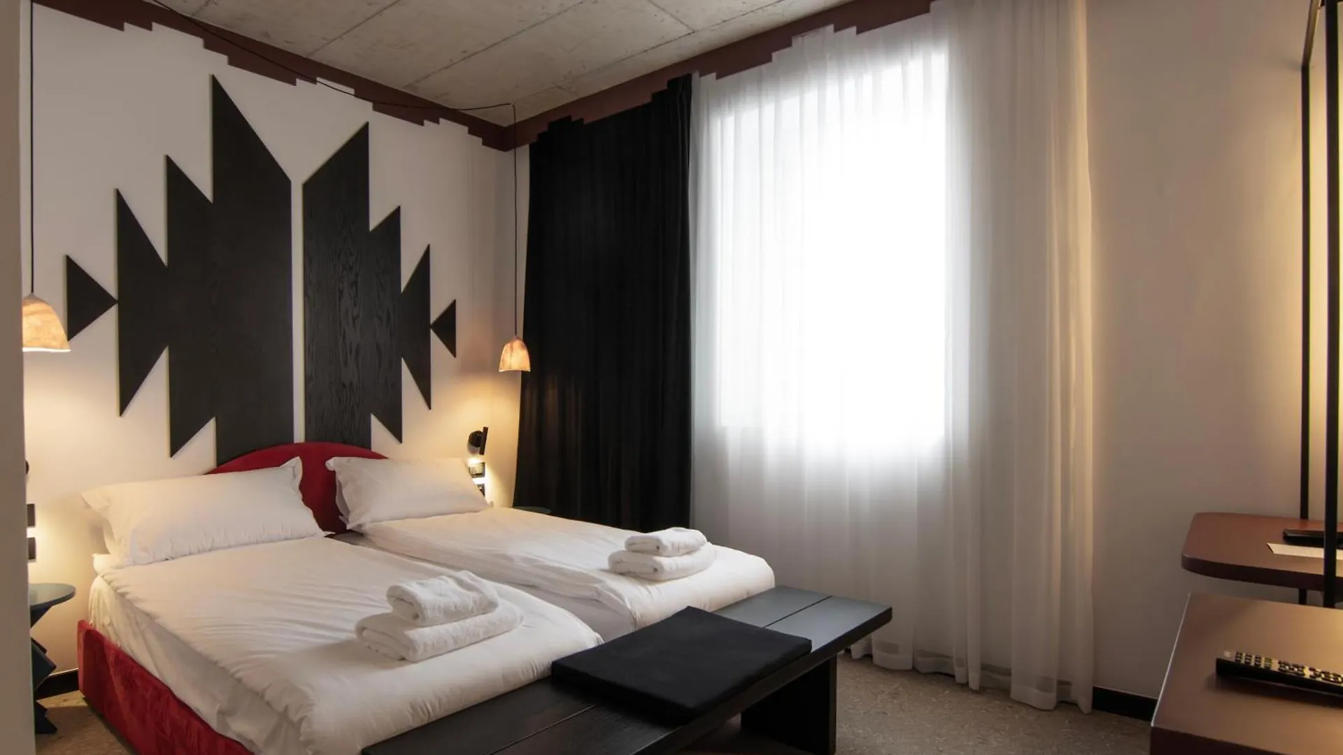 Bazaar Hotel ティラナ