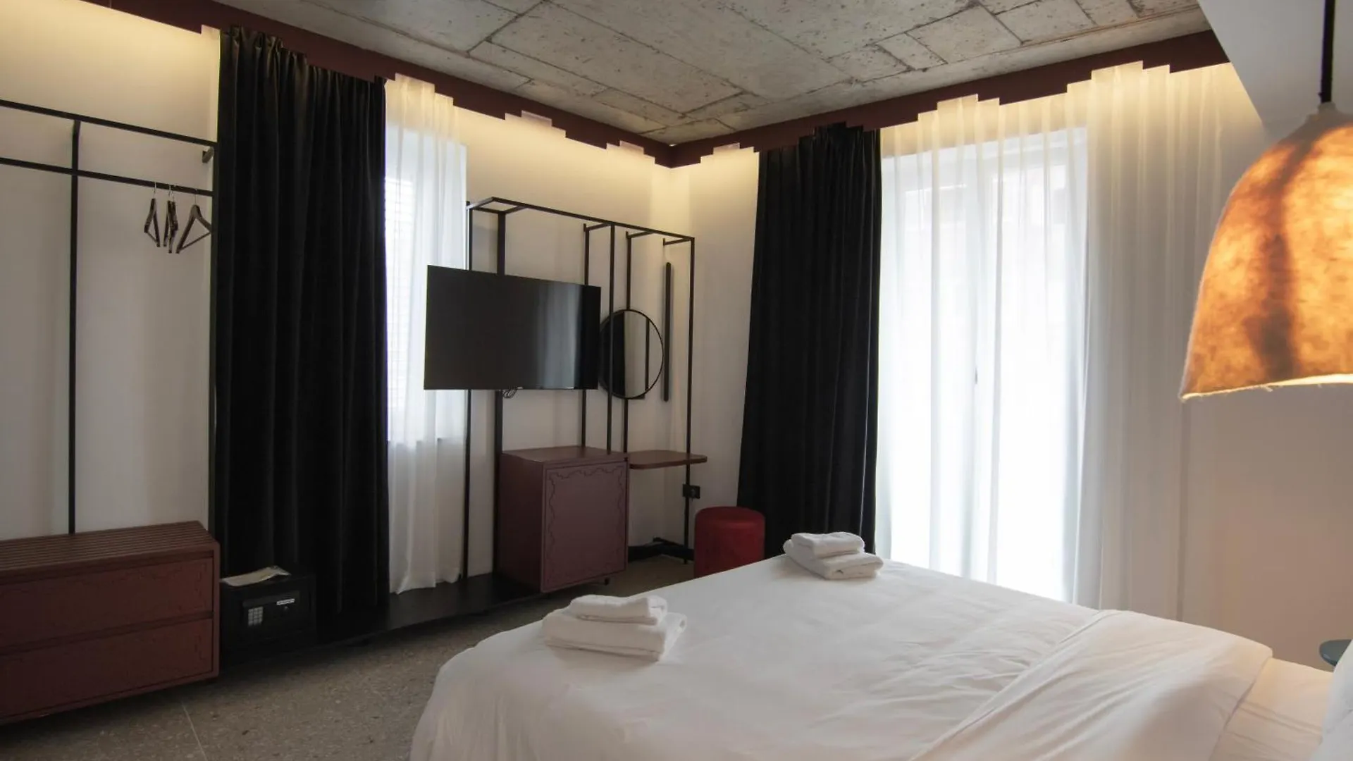 Bazaar Hotel ティラナ