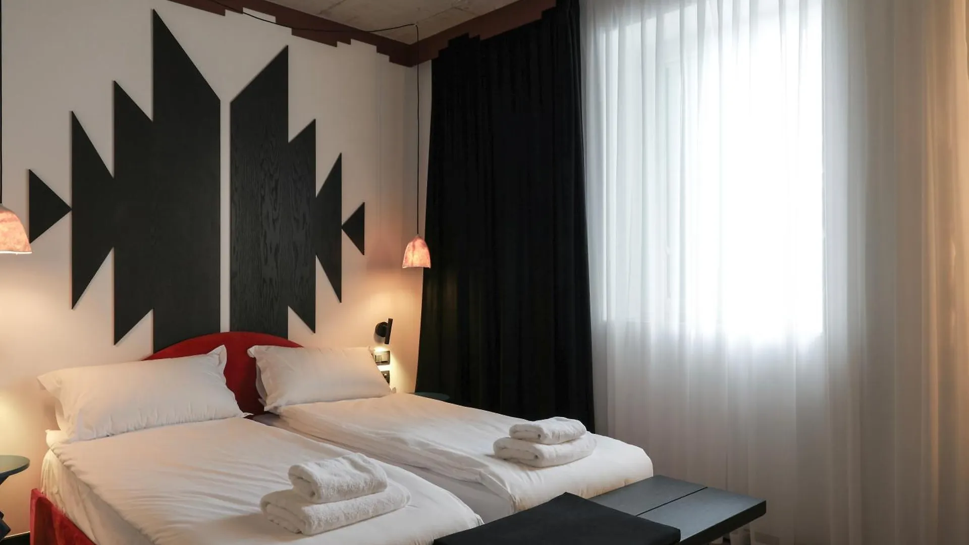 Bazaar Hotel ティラナ