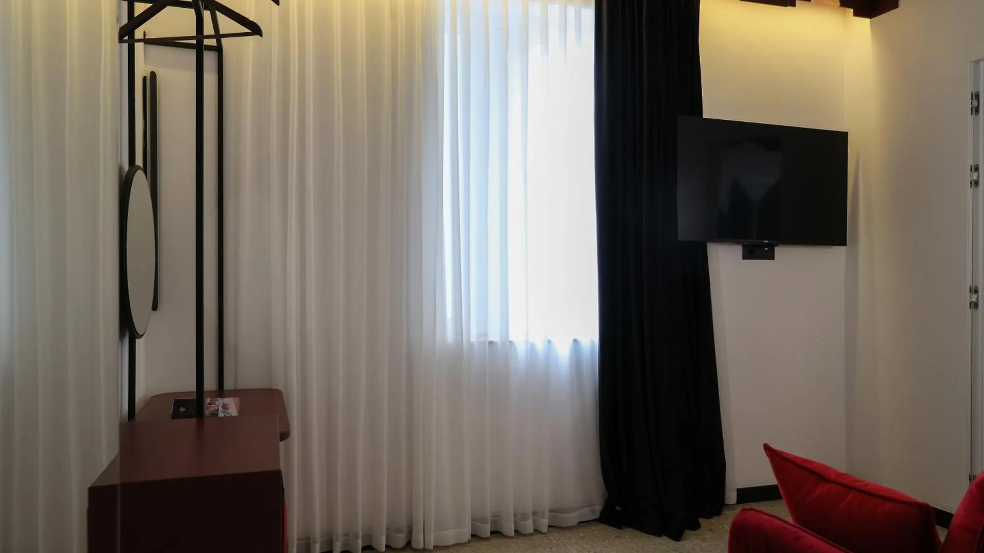Bazaar Hotel ティラナ