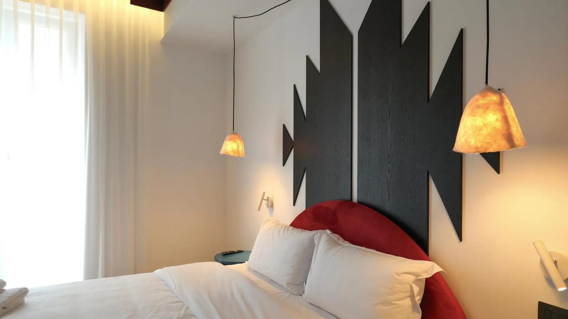 Bazaar Hotel ティラナ 4*,